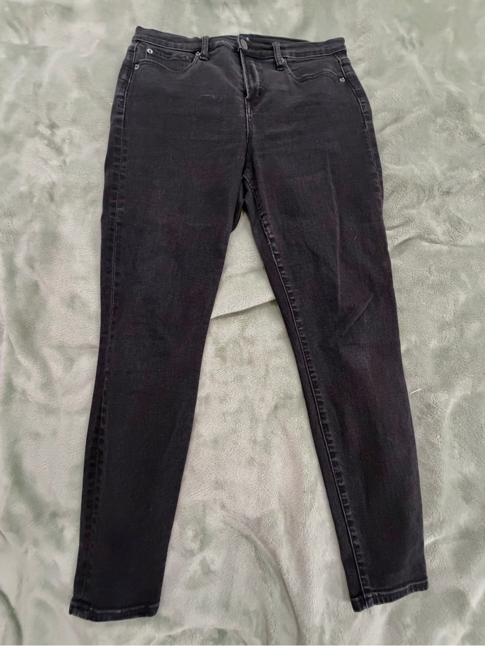 GAP Women's Skinny Jeans in Black